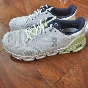 On CloudFlyer 4 Women's Size 10 US White & Mint Green Athletic Running Shoes